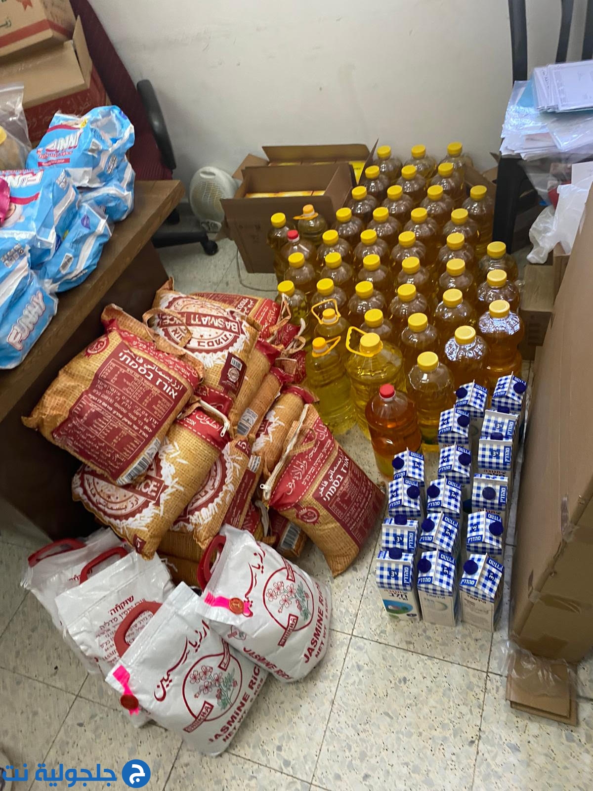 مجلس جلجولية يوزع طرود غذائية على العائلات المستوره 